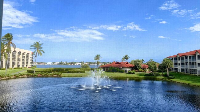 Building Photo - 107 Half Moon Cir