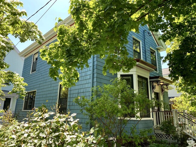 Building Photo - 198 Hamilton St