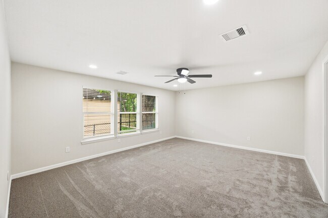 Building Photo - 7946 Fowlie St