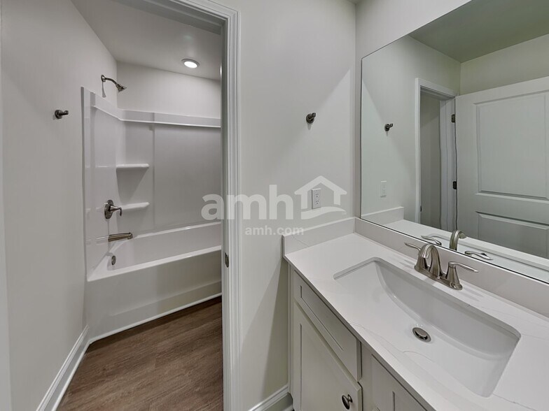 Building Photo - 3018 Ansley Place Rd