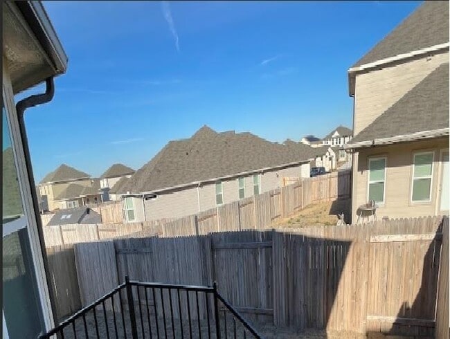 Building Photo - 125 Sun Grv Trl