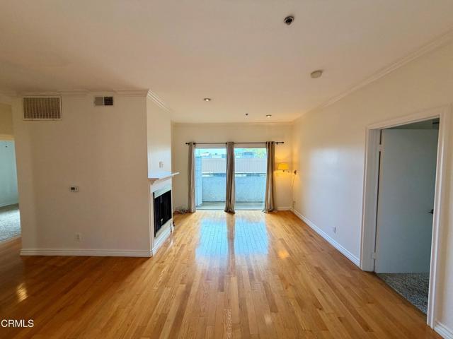 Building Photo - 156 S Oak Knoll Ave