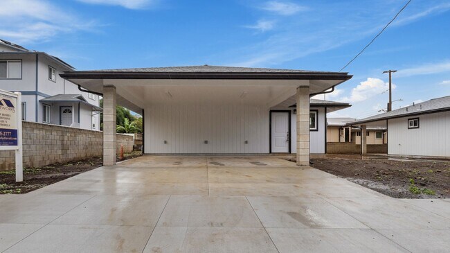 Building Photo - Move-In Ready 2BR/1BA in Waimalu, Aiea – Minutes from Pearl Harbor & Pearlridge