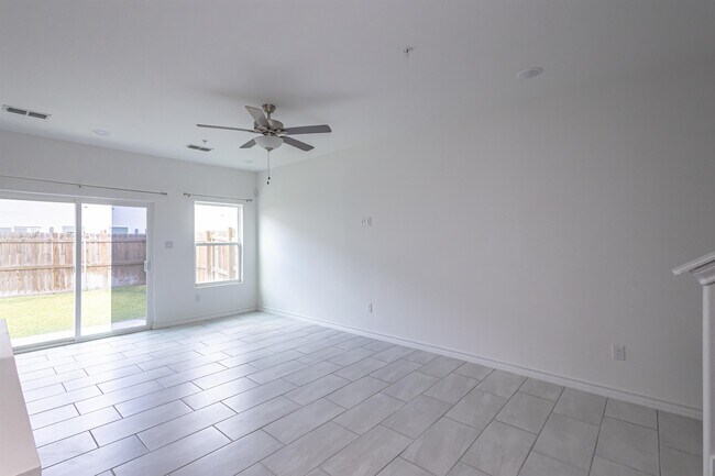 Building Photo - 9912 Kaspar Dr