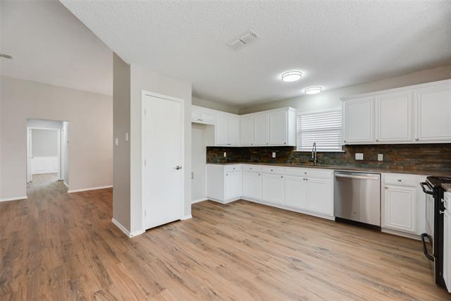Building Photo - 2315 Charleston Dr