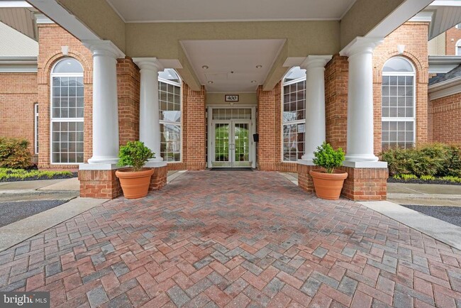 Building Photo - 556 Rhapsody Ct