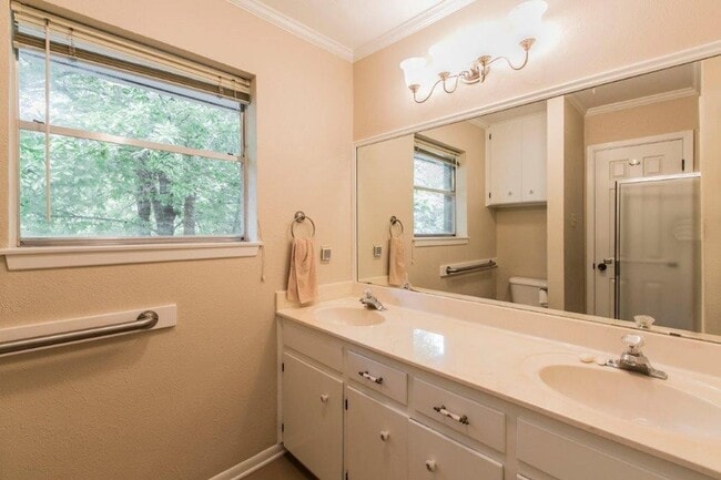 Building Photo - 3 BEDROOM, NORTH BELTON