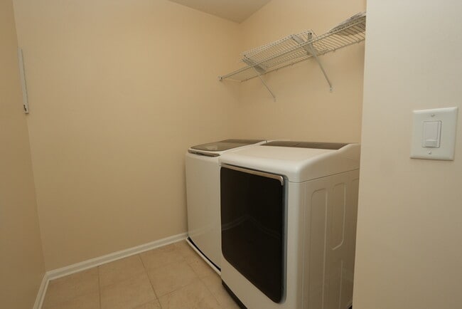 Building Photo - Modern Comfort Meets Space – 4BR/3.5BA Hom...