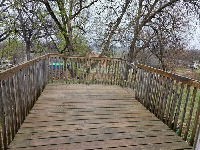 Building Photo - Charming 2-Bedroom, 1-Bathroom Home with views of Downtown Des Moines