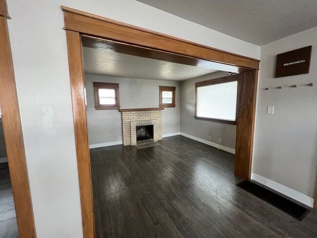 Building Photo - Newly Remodeled House in West Valley for Rent