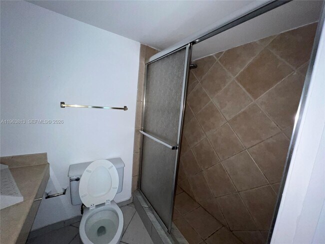 Building Photo - 6770 Indian Creek Dr