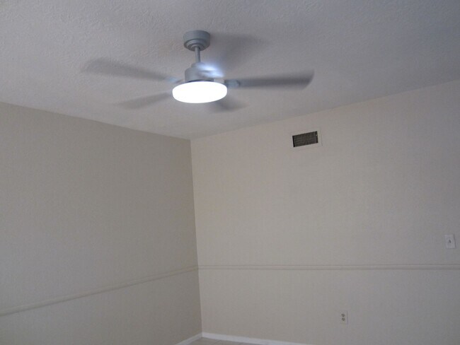 Building Photo - 2642 Laramie Rd