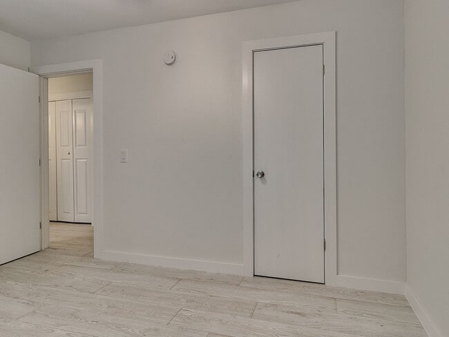 Building Photo - 4 bedroom 2 bath home in Tecumseh!