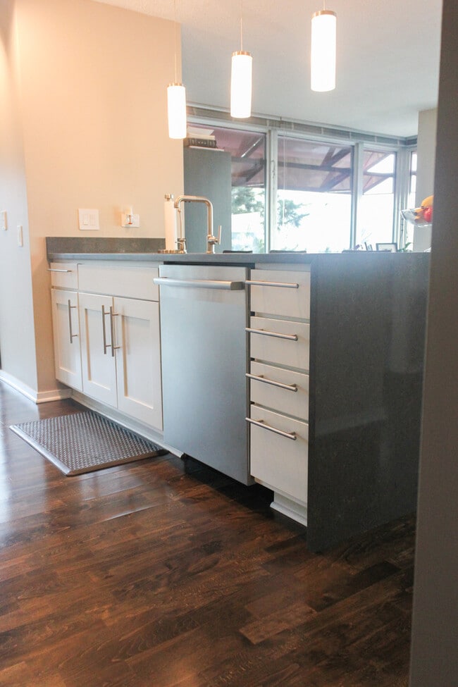Building Photo - 9655 Woods Dr