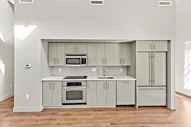 Building Photo - 33 3rd Ave