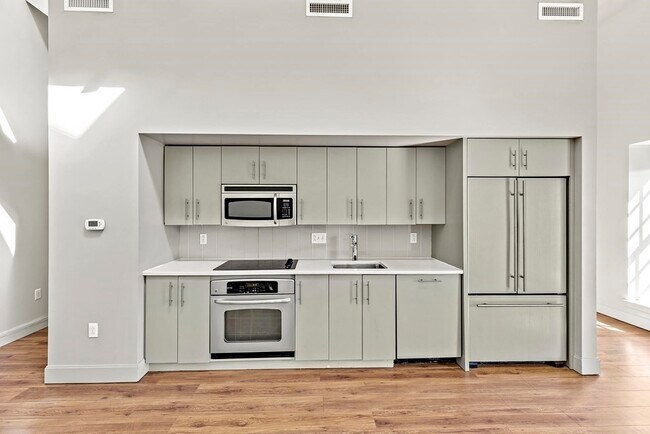 Building Photo - 33 3rd St