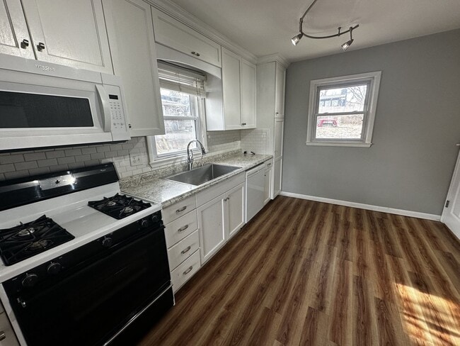Building Photo - 718 N 86th St