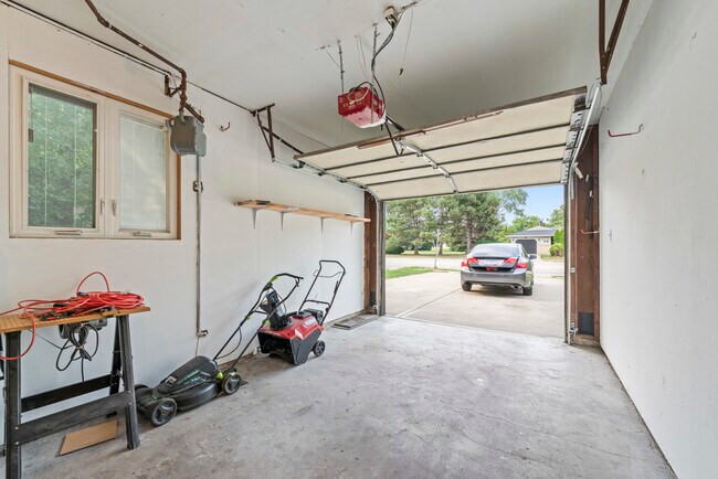 Building Photo - 109 Landmeier Rd
