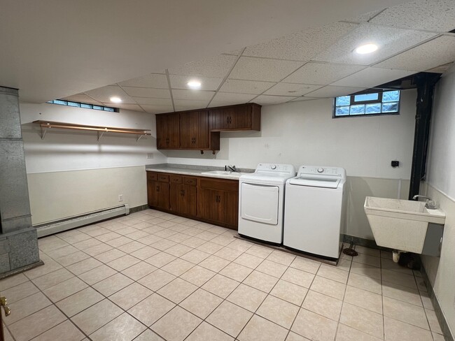 Large Laundry Room - 1120 Lealand Rd E