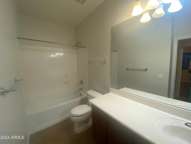 Building Photo - 5230 W Redbird Rd