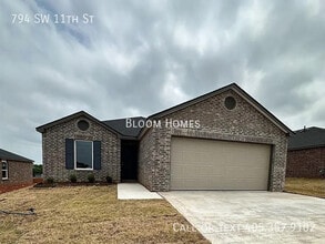 Building Photo - 794 SW 11th St