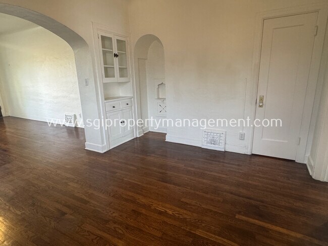 Building Photo - 541 W Monte Vista Rd