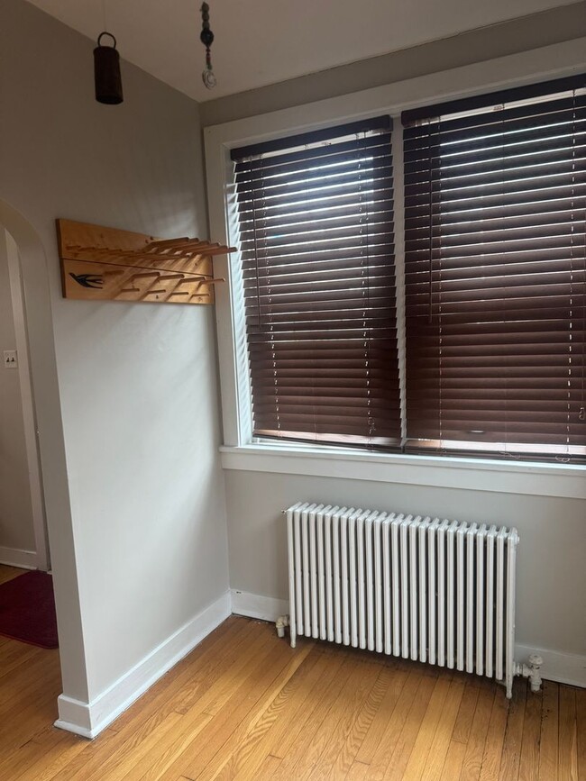 Building Photo - 201 Moore Ave