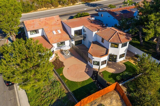 Building Photo - 6803 El Fuerte St