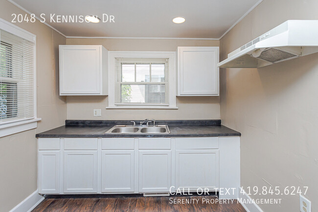 Building Photo - 2048 S Kennison Dr