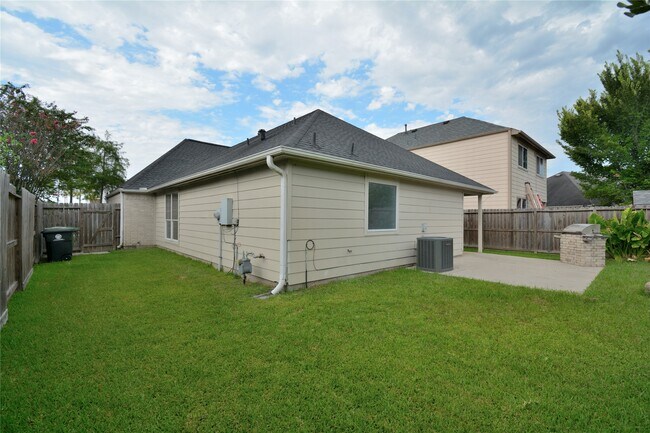 Building Photo - 9238 Clearwood Landing Blvd