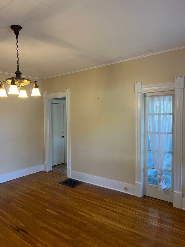 Building Photo - 13 Clark St