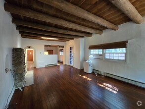 Building Photo - 228 B Tesuque Village Rd