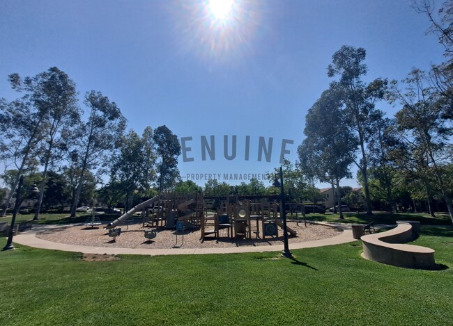 Building Photo - Beautiful Two-Level 2Bd 2Ba Condo in Irvine