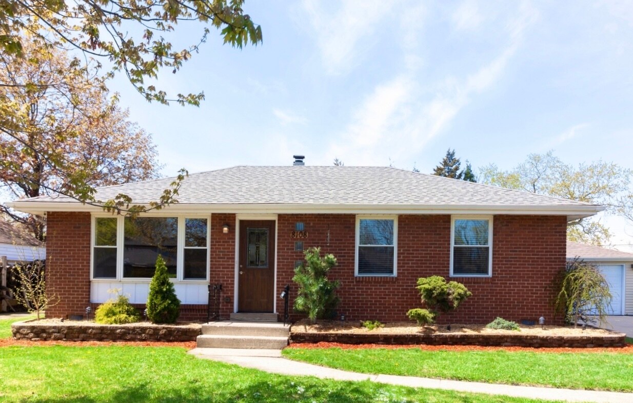 Building Photo - 8108 S 85th Ave