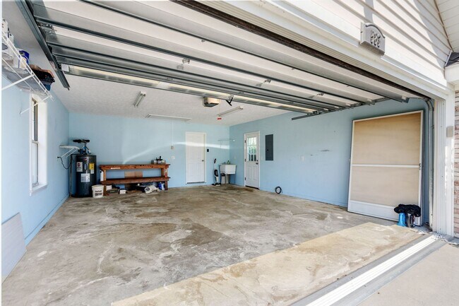 Building Photo - Golf Course Living Just Minutes from North Myrtle Beach – Long-Term Rental in Aberdeen