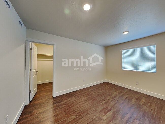 Building Photo - 6550 Spriggel St