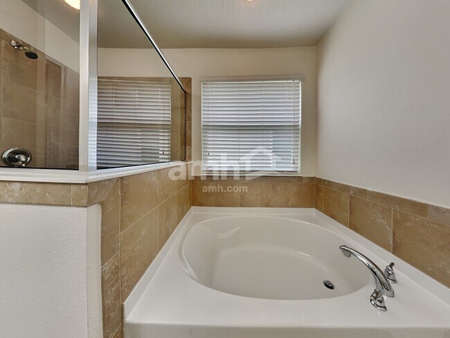 Building Photo - 851 Glendale Ln