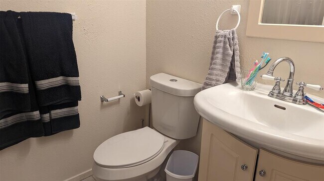 Building Photo - 6130 S Pinesap Dr