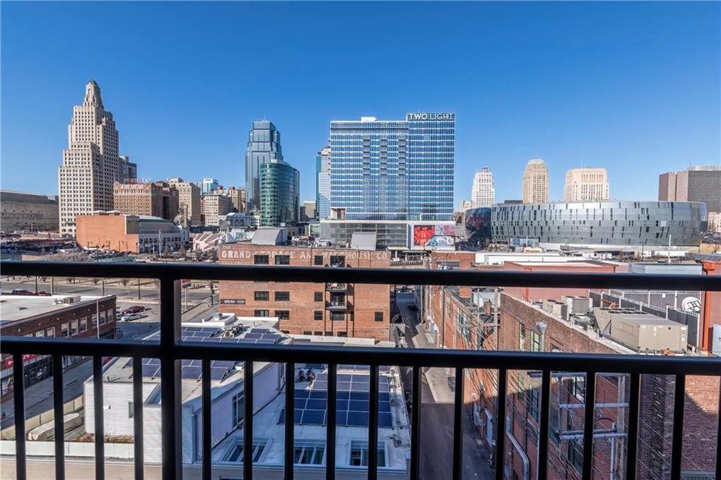 City Lights - 1535 Walnut St Unit 701