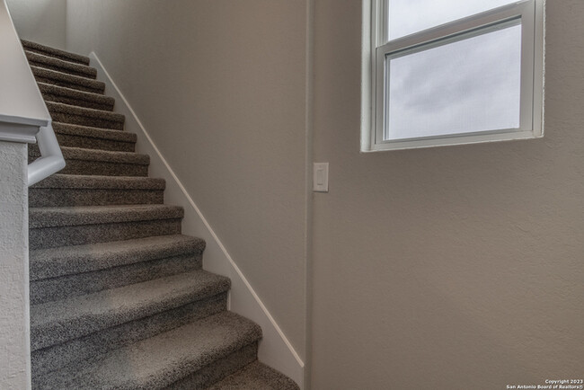 Building Photo - A charming 4 beds and 2.5 bath is now ready!