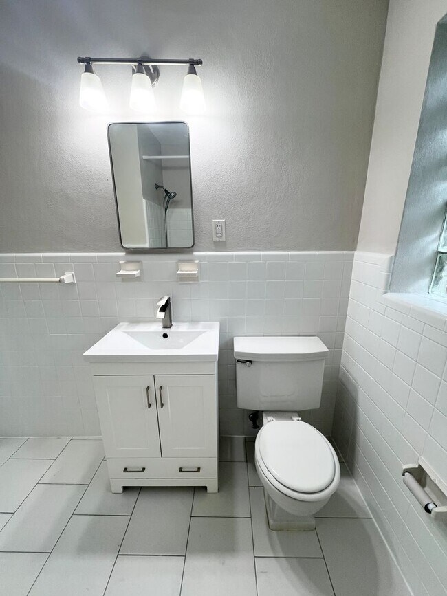 Building Photo - 5012-5014 Jamieson