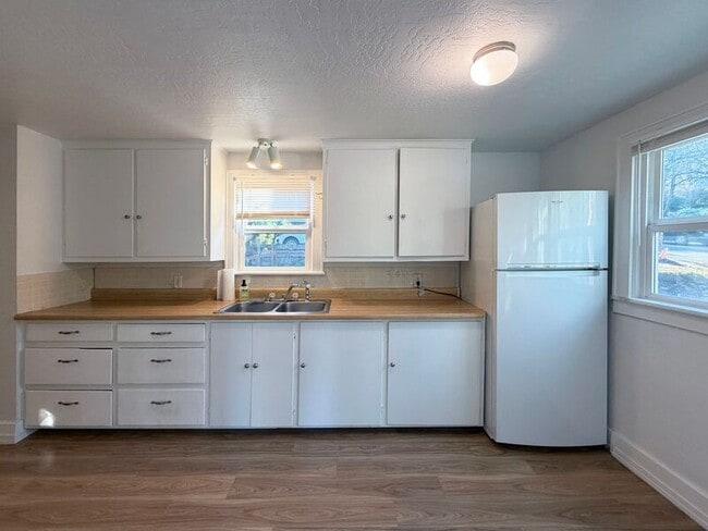 Building Photo - 3511 Willamette St