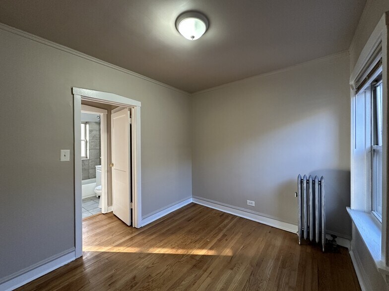 Building Photo - 4027 W Melrose St