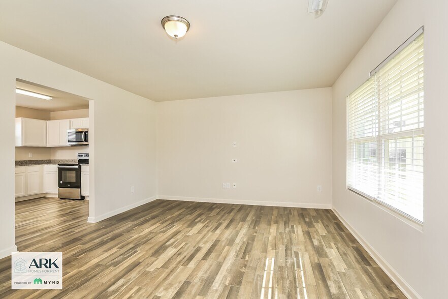 Building Photo - 214 Glenoaks Dr