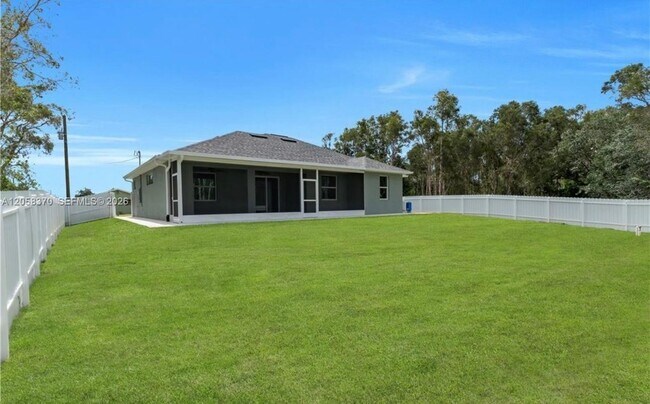 Building Photo - 4205 Nora Ave S