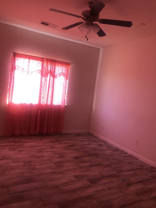 Building Photo - Single Family Home!!