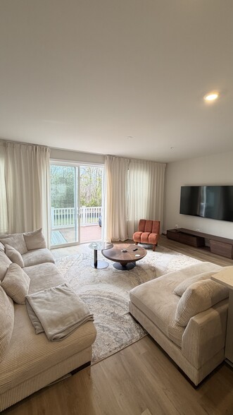 2nd floor living room(shared) - 9626 Killenney Pl