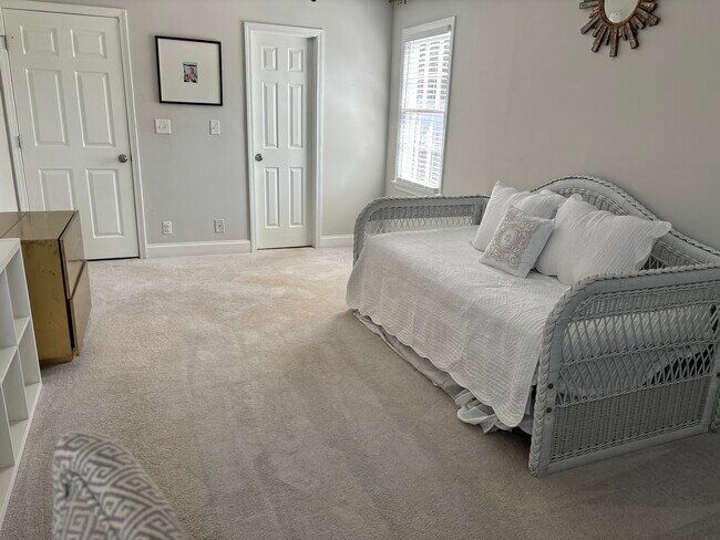 Building Photo - 303 Stonehaven Ln