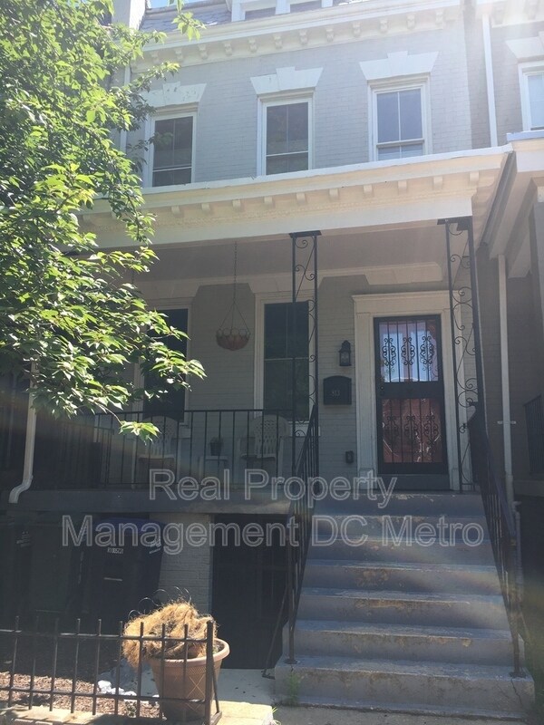 Building Photo - 813 10th St NE