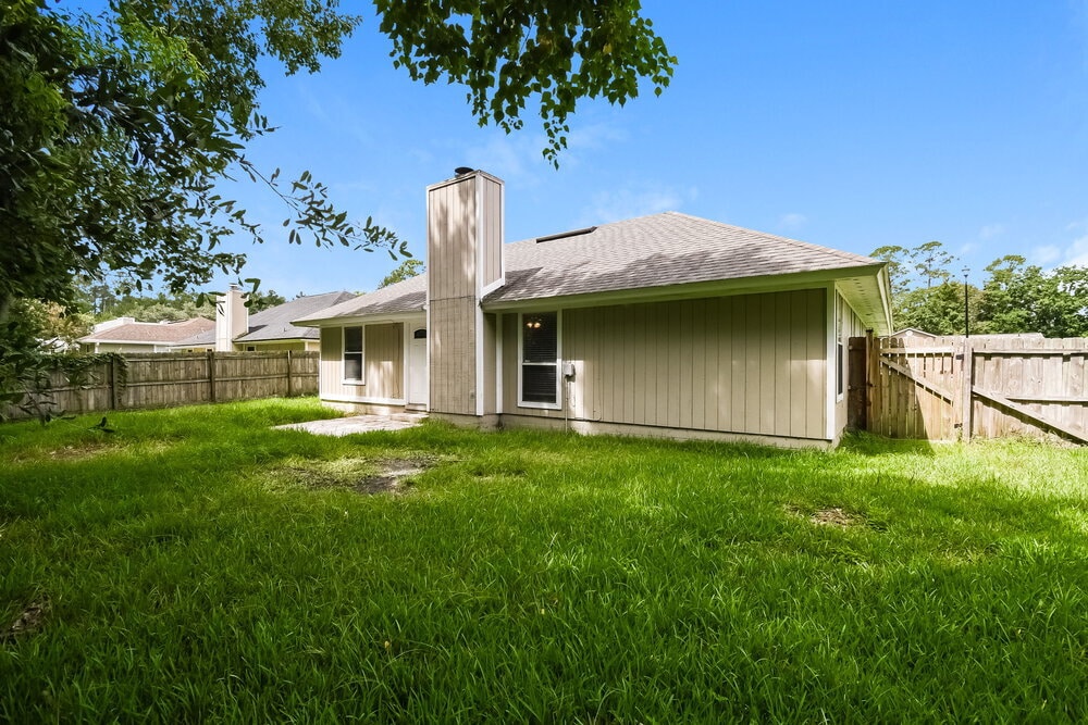Building Photo - 1804 Sherwood Dr